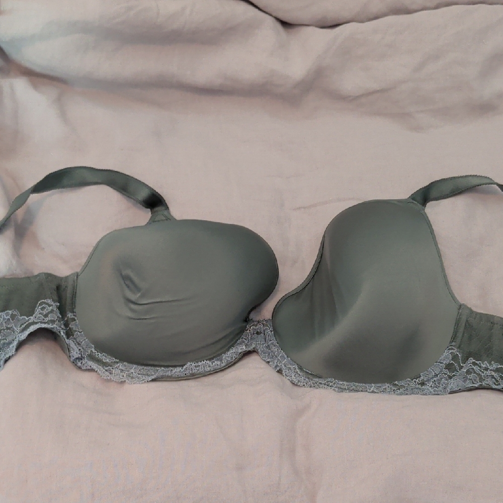 Wacoal Lace Trim Bra in Gray Size 38DDD